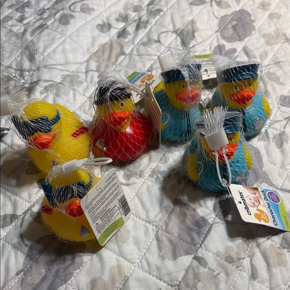 Charming Pet Rubber Duck Toy - Yellow/Red/Blue